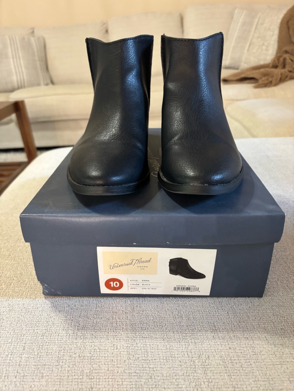 Universal Thread boots